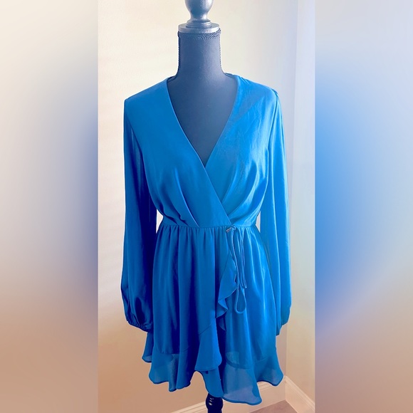 STEPS New York Dresses & Skirts - NWT‼️ STEPS New York Long Sleeved Mini Ruffled Dress